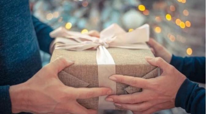 vastu tips : exchange gifts