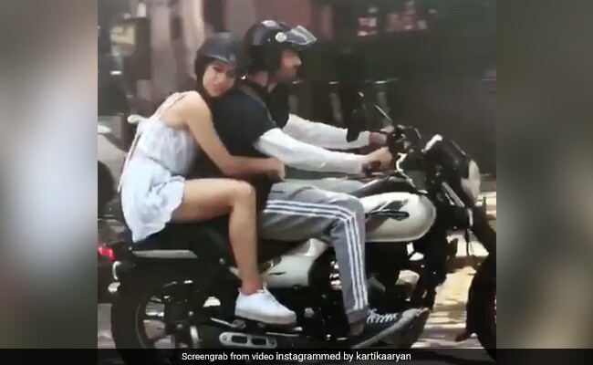 'Challan Katega' Sara Ali Khan And Kartik Aaryan's Goofy Bike Ride Prompts ROFL Comment Exchange