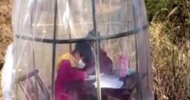 China / woman built anti-coronavirus tent so daughter can study online outside home