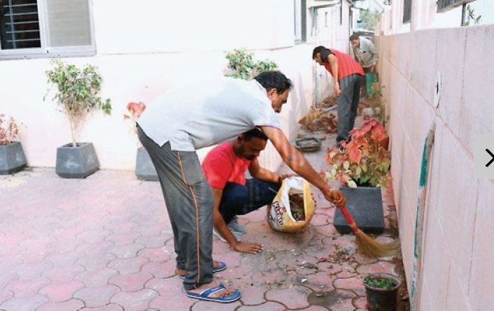 six convicts of Gujarat riots cleaned the temple of Indore, cleaned the kitchen utensils