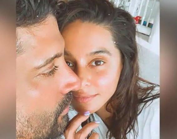 Shibani Dandekar shares romantic photos with Farhan Akhtar amidst Coronavirus lock down, trolled