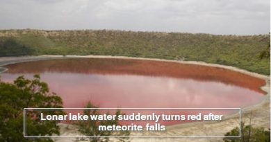 -Lonar lake water created by falling meteorite suddenly becomes red, scientist en