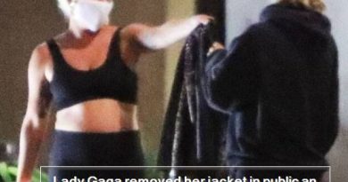 Lady Gaga removed her jacket in public an gave it to her fan, see photos