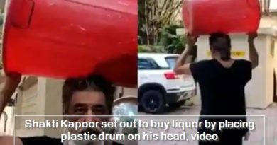 Shakti Kapoor set out to buy liquor by placing plastic drum on his head, video