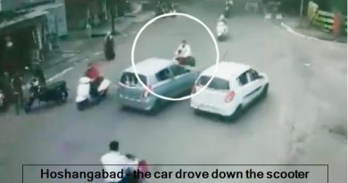 Hoshangabad - the car drove down the scooter riding father-daughter, viral video