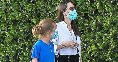 Angelina Jolie & daughter Vivienne