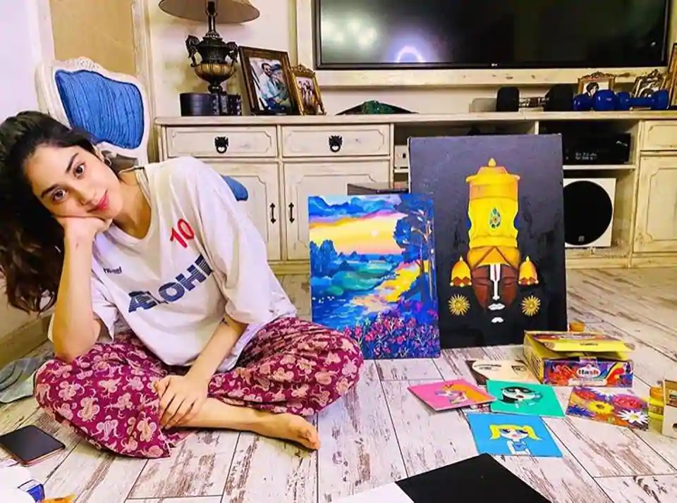 Janhvi Kapoor poses with her paintings.