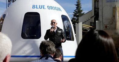 Jeff Bezos in front of Blue Origin