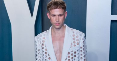 Tommy Dorfman: 5 Things To Know About Kaia Gerber’s BFF & ’13 Reasons Why’ Actor