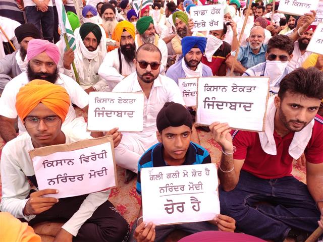 Farmers continue rail blockade in Amritsar