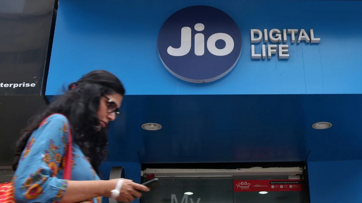 Jio Launches In-Flight Connectivity Packs Starting at Rs. 499
