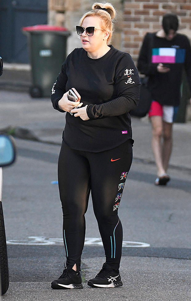Rebel Wilson Shows Off 40 Lb Weight Loss In Skinny Jeans & Gucci ...