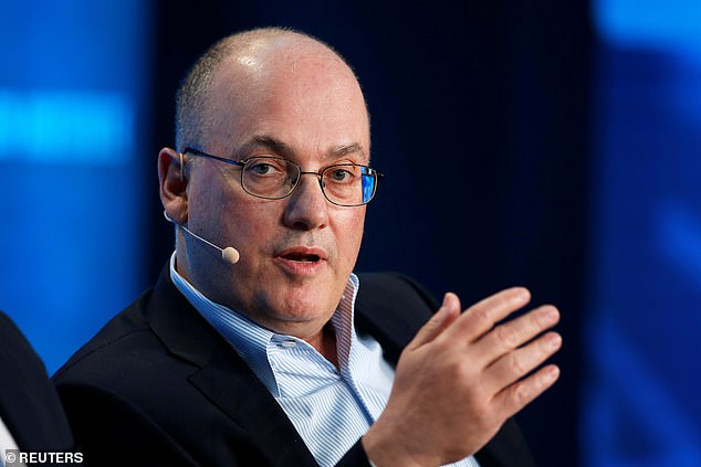 Hedge fund manager Steve Cohen has signed an agreement to purchase the New York Mets from longtime owners Fred and Jeff Wilpon for a reported $2.4 billion