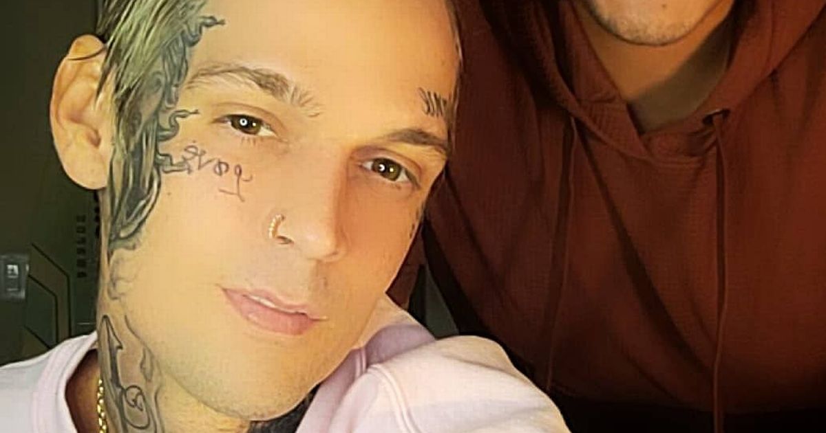 Aaron Carter’s striking new look with bright pink hair after porn debut