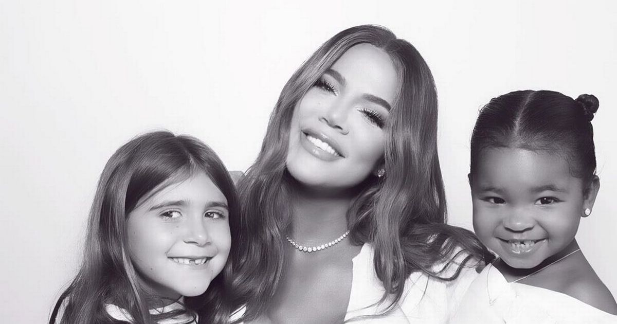 Khloe Kardashian infuriates fans with changing face in striking new family snap
