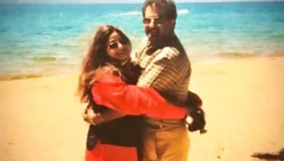 Janhvi Kapoor dials up nostalgia with a throwback pic of parents Sridevi and Boney Kapoor, see here