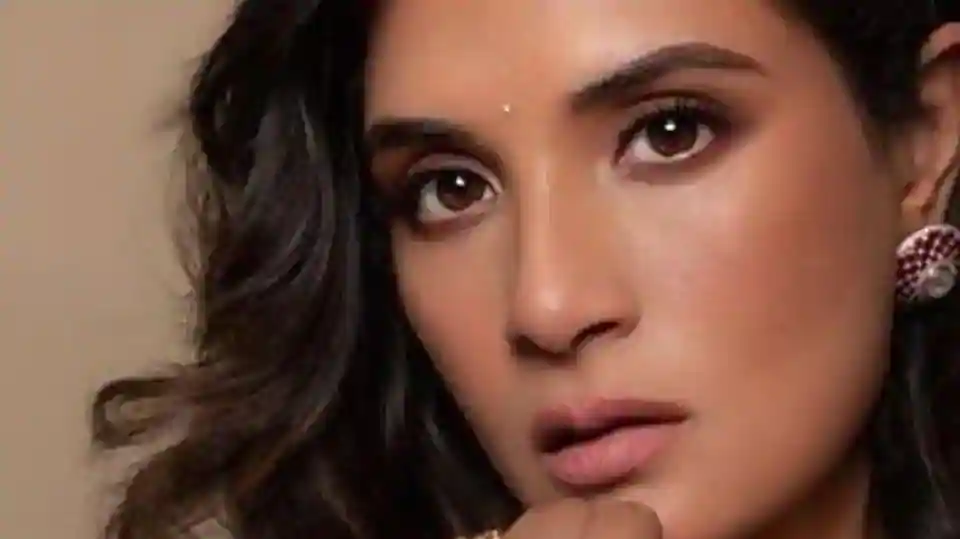 Actor to tender apology to Richa Chadha in defamation case