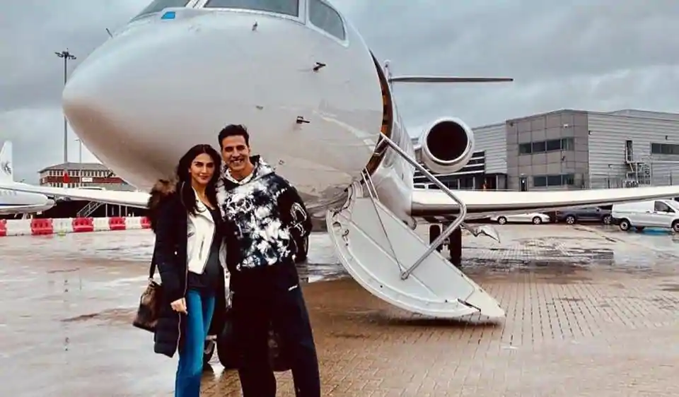 Akshay Kumar finishes Bell Bottom shoot, says ‘mission accomplished’ as he heads back home