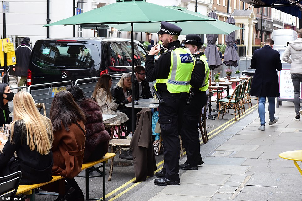 Coronavirus UK: Police warn Londoners against boozy ‘blow out’
