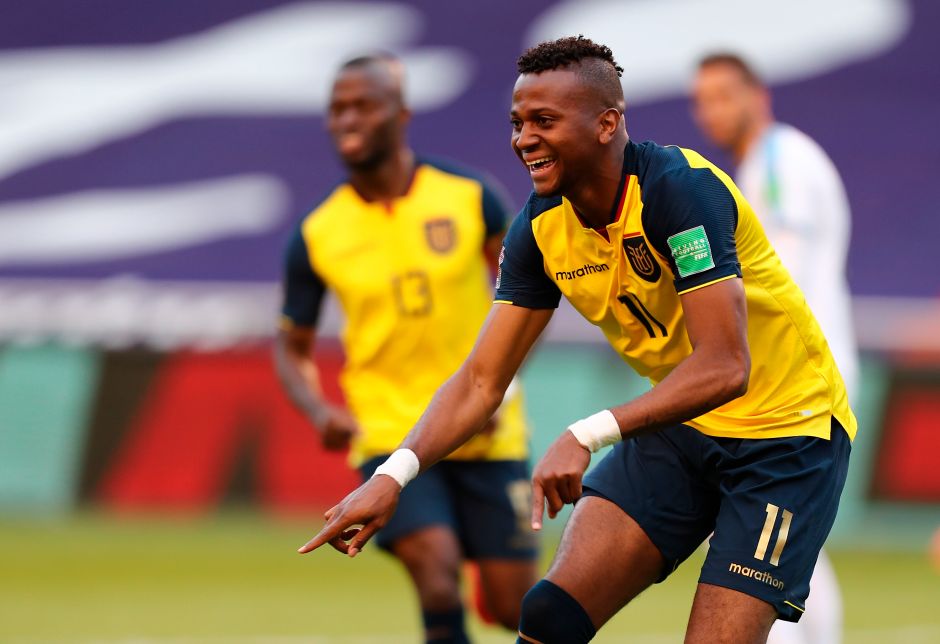 Ecuador overwhelms Uruguay with goal poker in a controversial match | The NY Journal