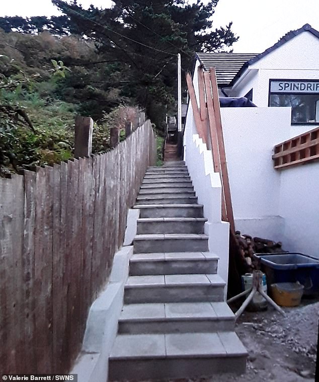 Elderly couple slam holiday firm over 43 steps to their Cornwall cottage