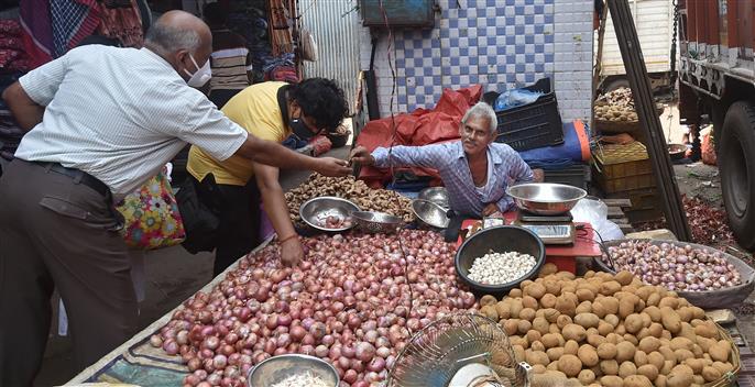 India to import over 30,000 tonnes of onions, potatoes