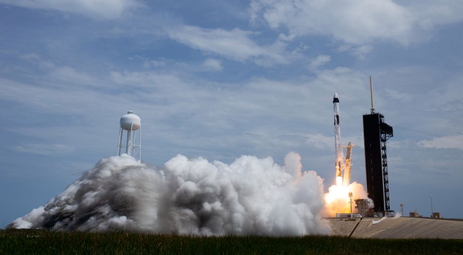 Microsoft Partners with Elon Musk’s SpaceX to Connect Its Internet Service via Satellite | The NY Journal