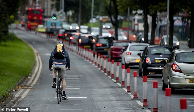 New Smart traffic lights will turn green for cyclists