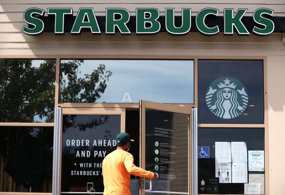 Trump supporter insults Starbucks barista who asked him to wear a mask | The NY Journal