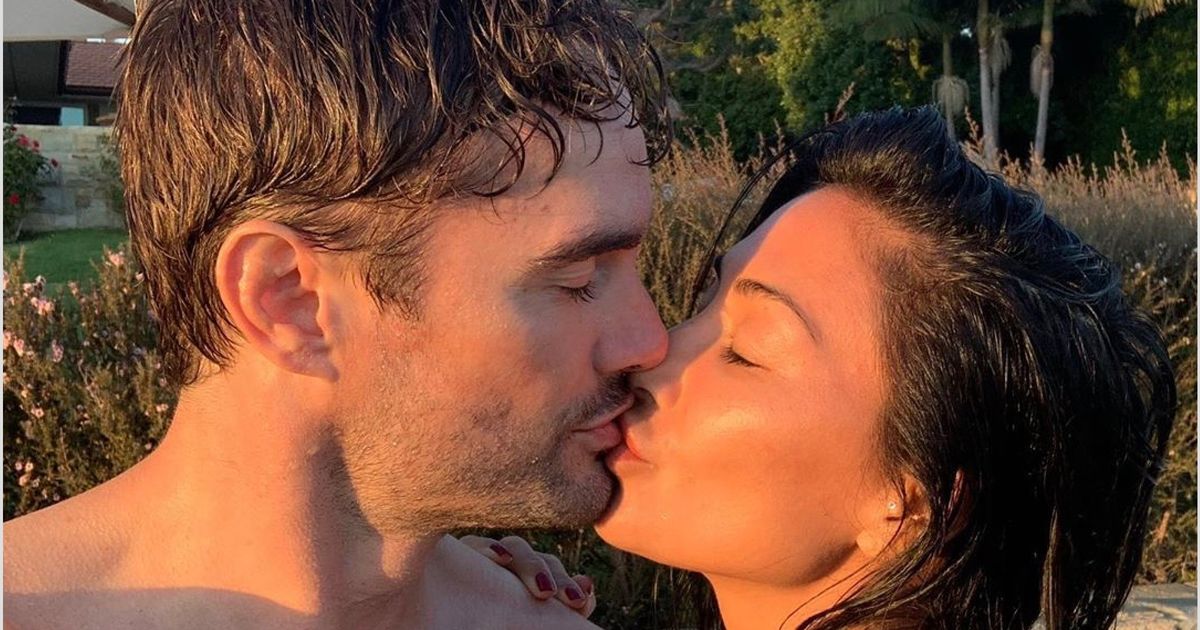 Nicole Scherzinger snogs boyfriend Thom Evans on romantic day out at the beach