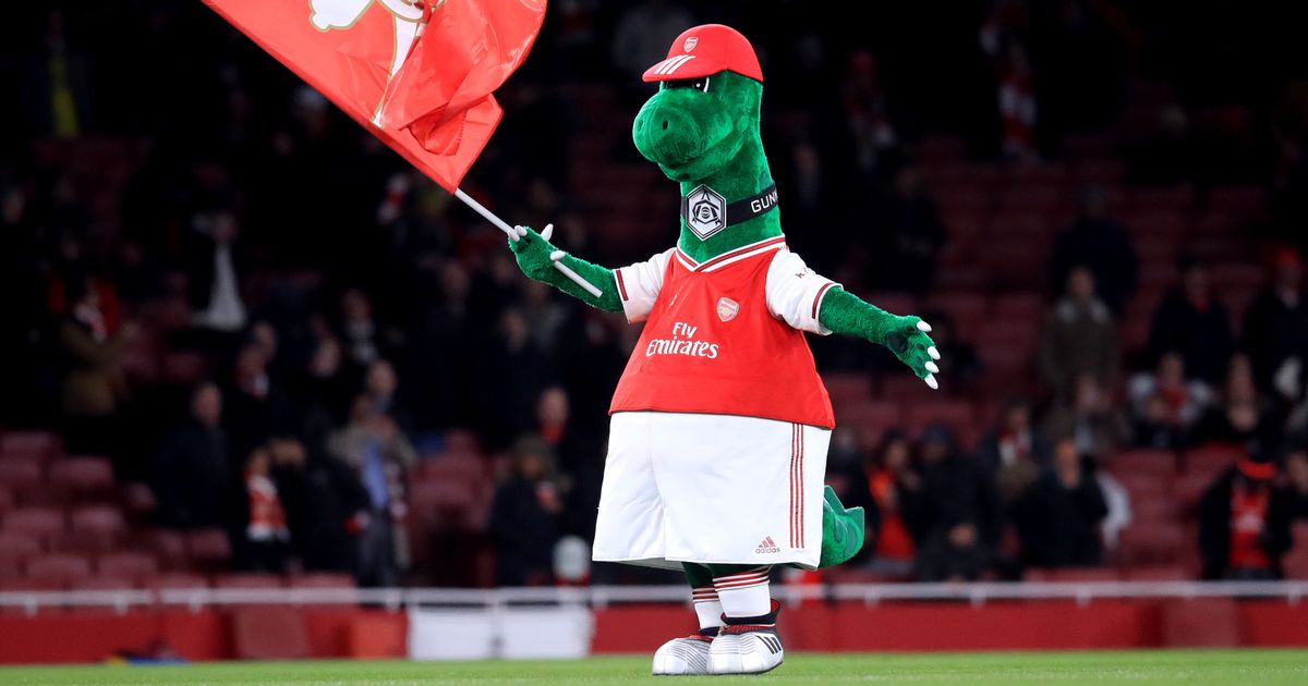 Ozil responds as Gunnersaurus makes Arsenal return amid fresh uncertainty
