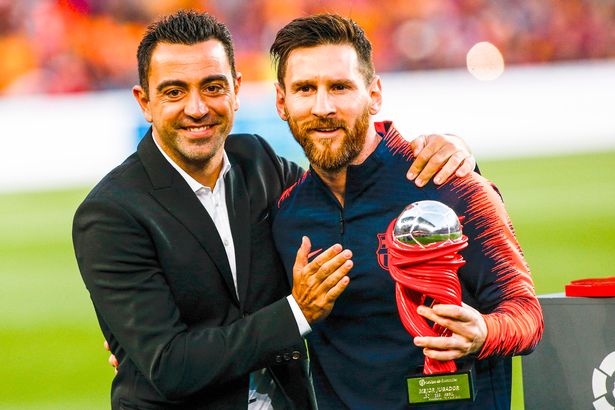 Font wants to reunite Xavi (L) with Messi (R) at the Nou Camp