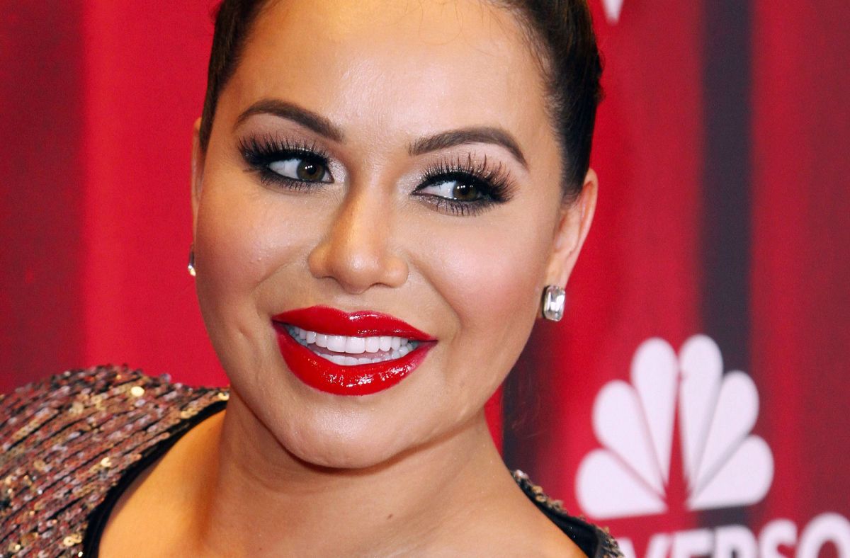 Chiquis Rivera Opens Her Dress And Shows Off Her Curves The State The State 