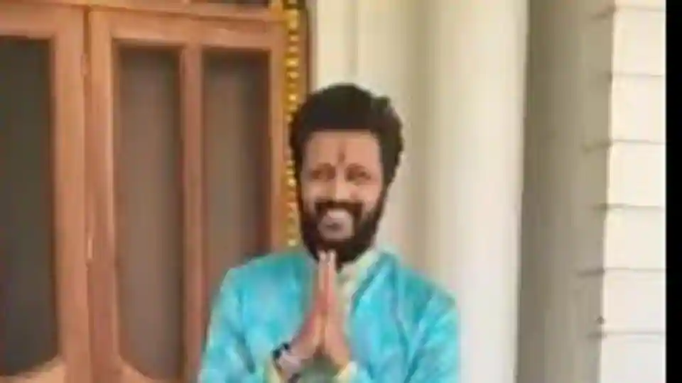 Diwali 2020: Riteish Deshmukh recycles mom’s old saree for festive clothes for his kids. Watch video