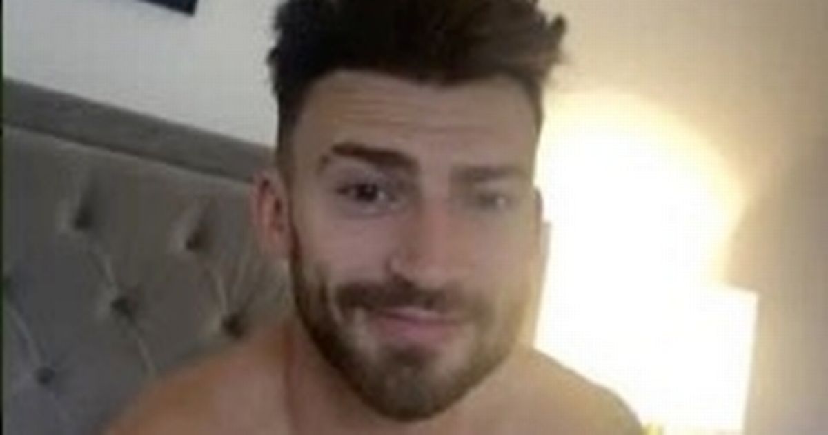 Jake Quickenden drops fans jaws by charging £14 for topless messages on Cameo