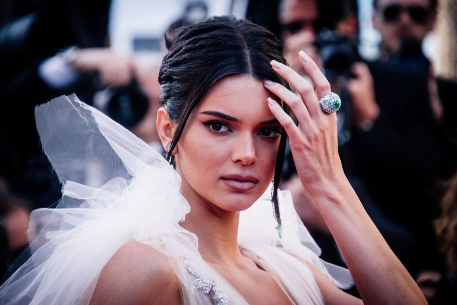 Kendall Jenner exposes her rear and disguises herself as Pamela Anderson | The opinion