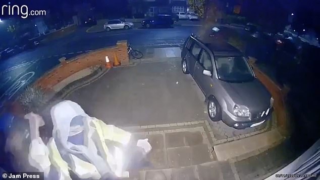 Moment a hammer-wielding cyclist in high-vis jacket smashes windows of ‘elderly couple’s house’