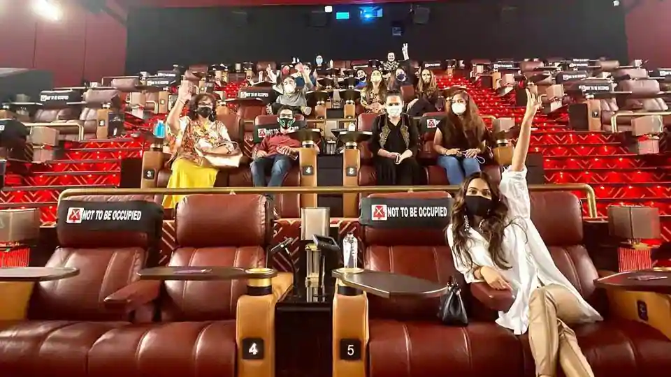 Kiara Advani leads by example as she watches Indoo Ki Jawani with her family in a movie theatre, see pic