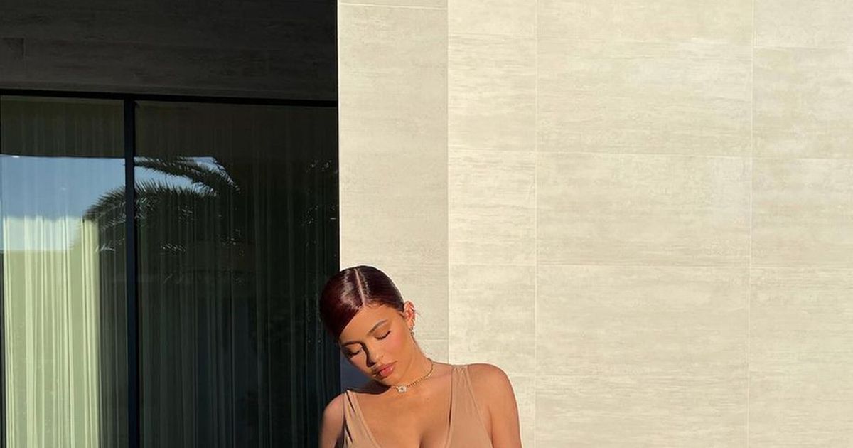 Kylie Jenner sets pulses racing in tiny bra after dramatic hair transformation