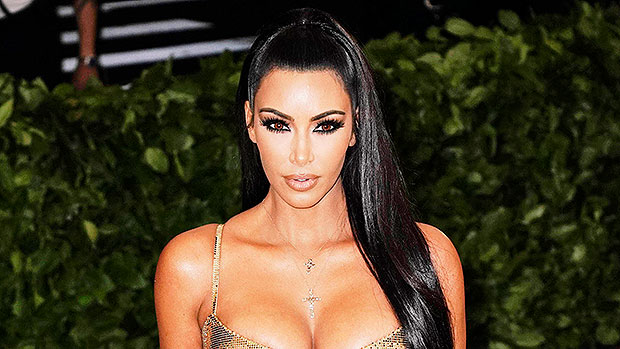 Kim Kardashian Gets ‘6 Pack Abs’ For Christmas & Shows Them Off With Sexy Green Skirt On Christmas