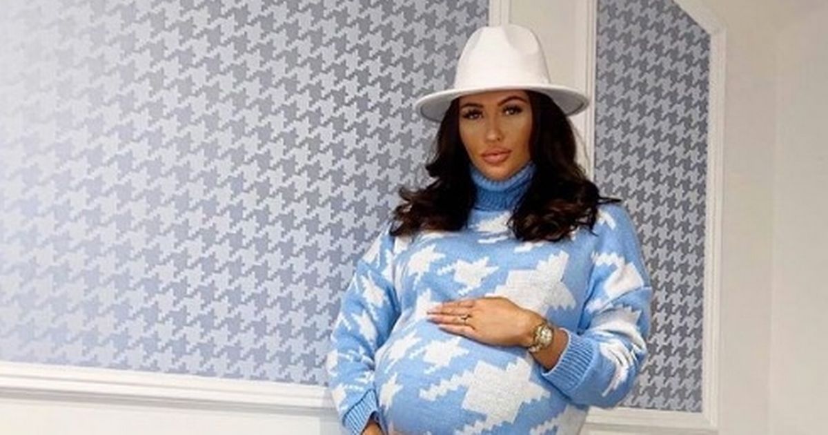 Charlotte Dawson completes baby’s nursery with a 6ft giraffe as due date nears