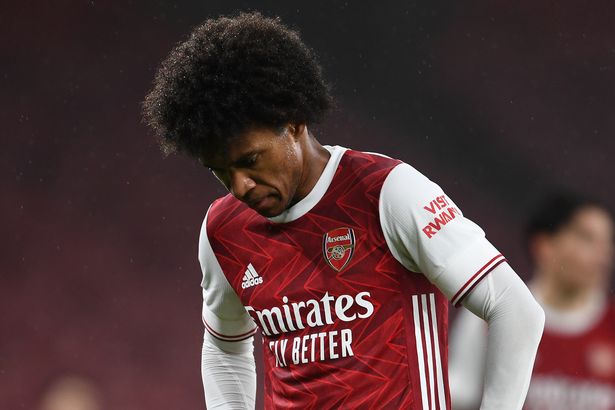 Willian looks down while playing for Arsenal