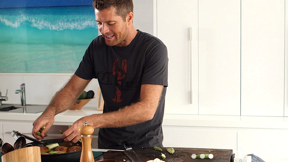 Facebook Removes Aussie Chef Pete Evans’ Page Over COVID-19 Conspiracies