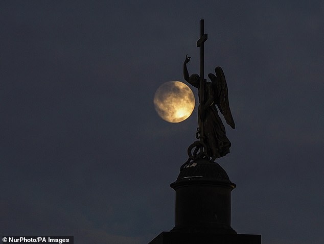 Final full moon of 2020: The ‘Cold Moon’ peaks TONIGHT across the world