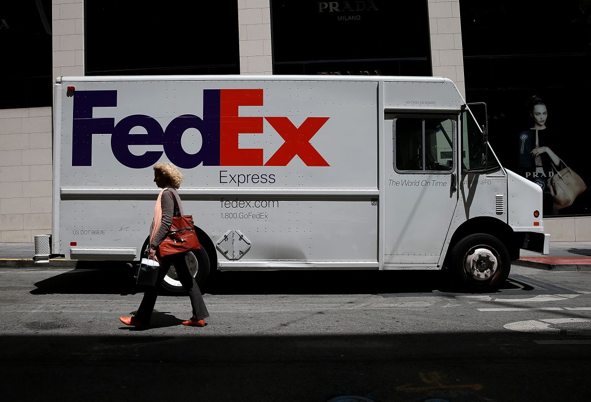 How a FedEx Driver Surprised a Boy She Always Watched Playing While on the Road | The State