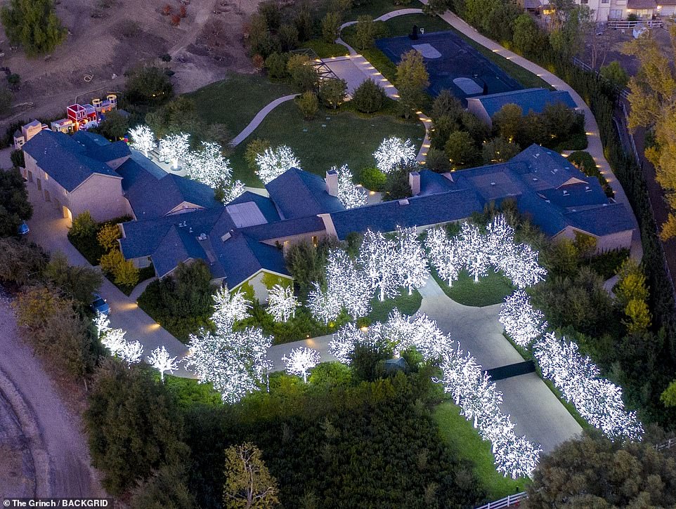 Kim Kardashian, Jessica Simpson and more light up their mansions with Christmas displays