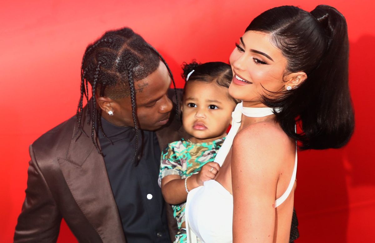 Kylie Jenner and Travis Scott take their daughter Stormi out to distribute toys for a good cause | The State