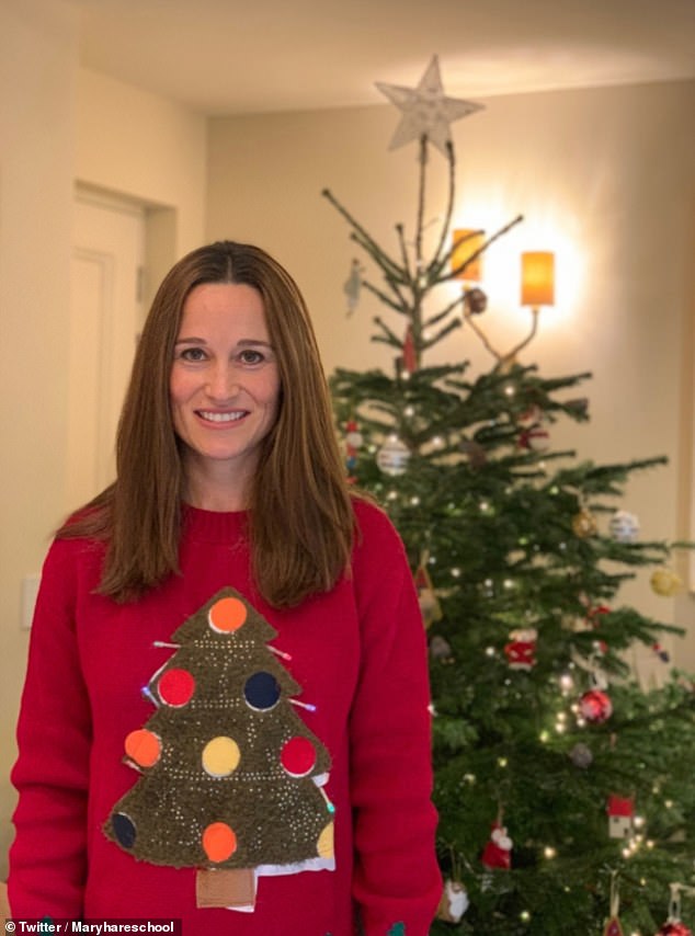Pippa Middleton hands out awards to deaf schoolchildren for their Christmas card designs