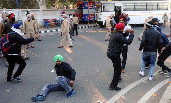 Police ‘lathicharge’ protesting teachers near CM residence in Patiala