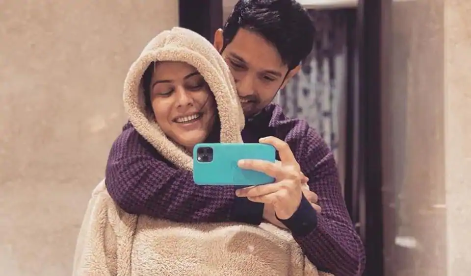 Vikrant Massey shares cosy selfie with fiancee Sheetal Thakur, calls her his ‘bunny for life’